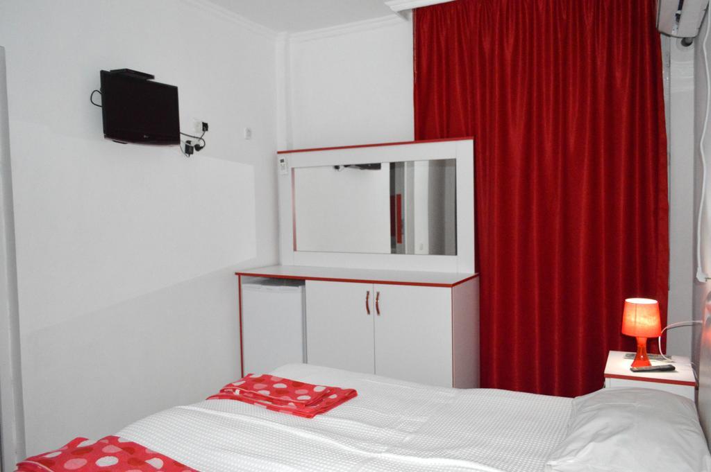 Hôtel Theodora à Ureki Extérieur photo